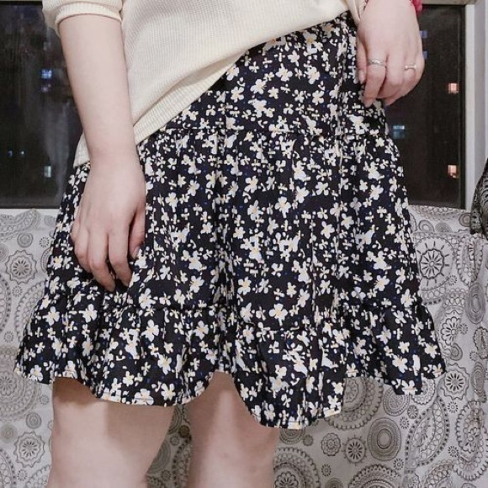 Ann Taylor Floral A-Line Ruffle Skirt Women’s XS Elastic Waist 21”